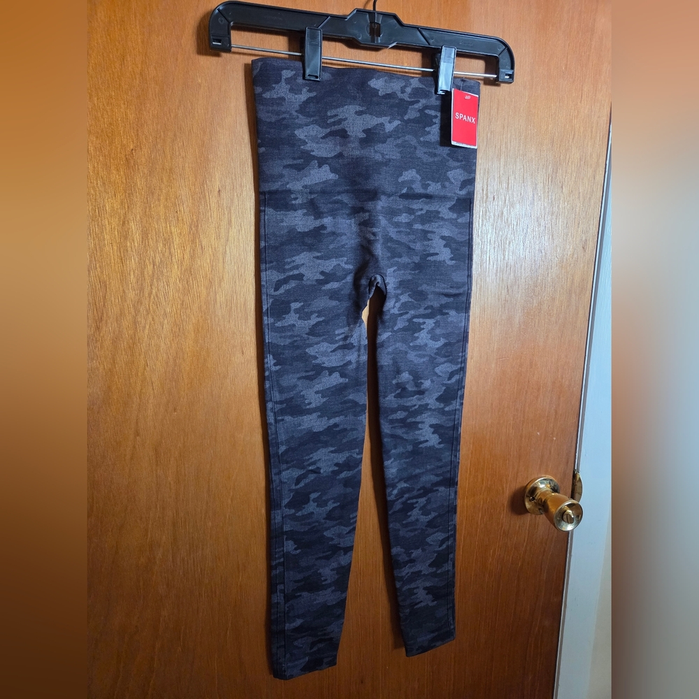 Spanx Womens Camouflage Leggings - Black and Gray